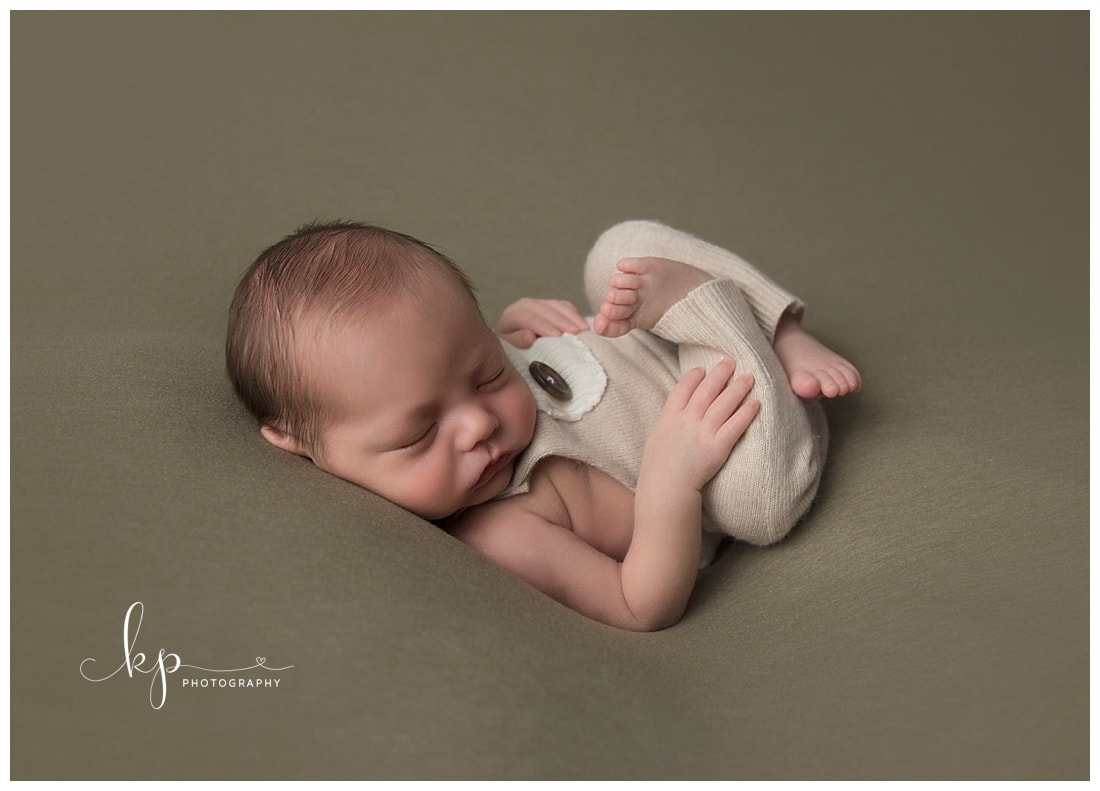 Newborn boy, newborn huck finn pose, newborn posing, newborn photography